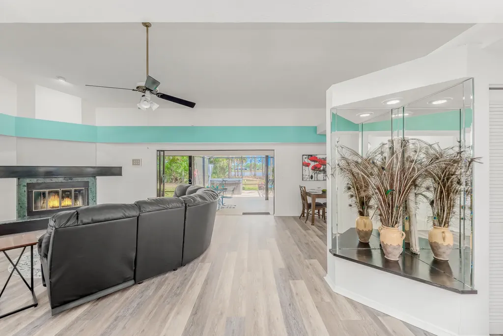 817 SE Streamlet Avenue Port St Lucie FL 34983