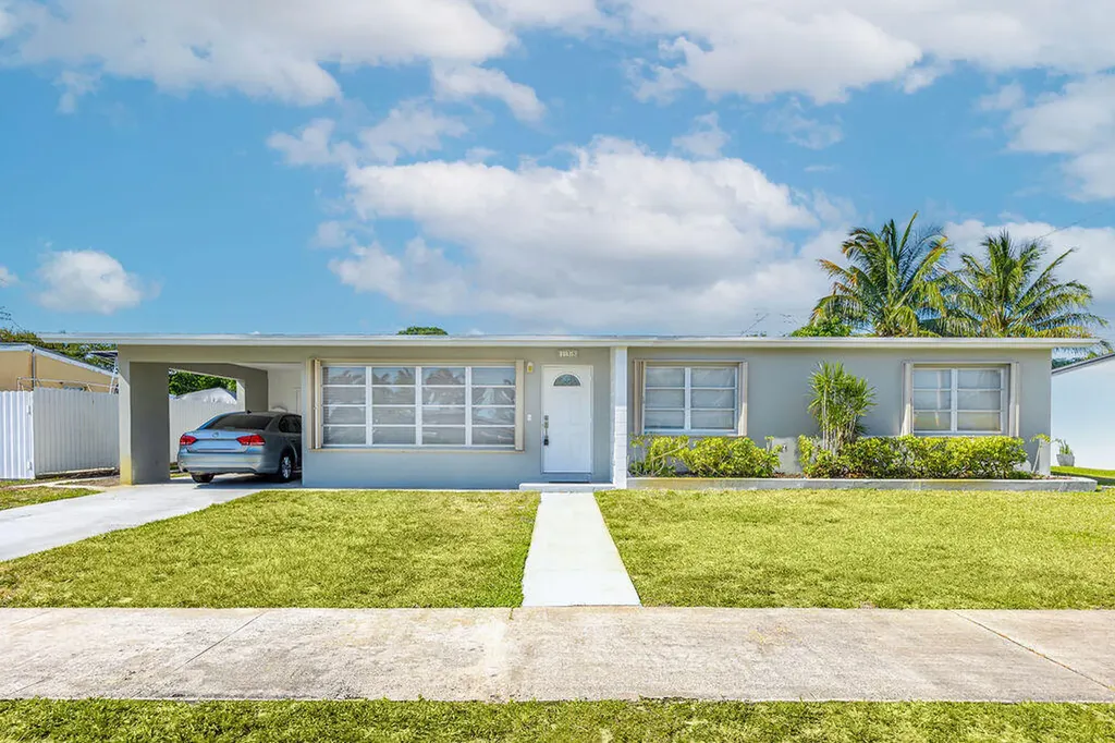 138 Ainsworth Circle Palm Springs FL 33461