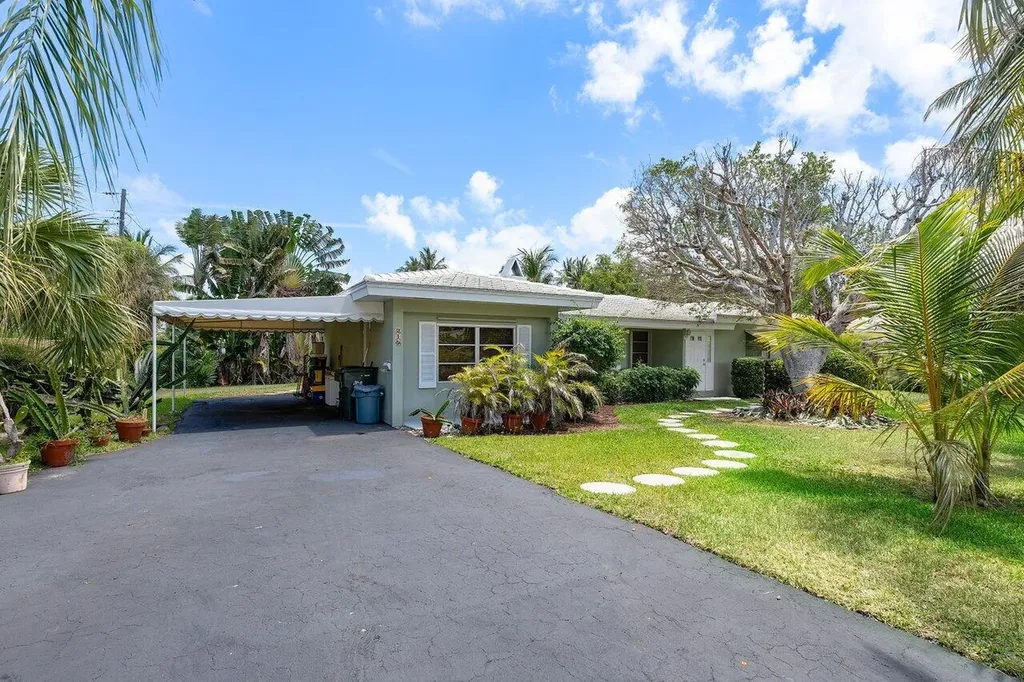 219 NE 8th Avenue Delray Beach FL 33483