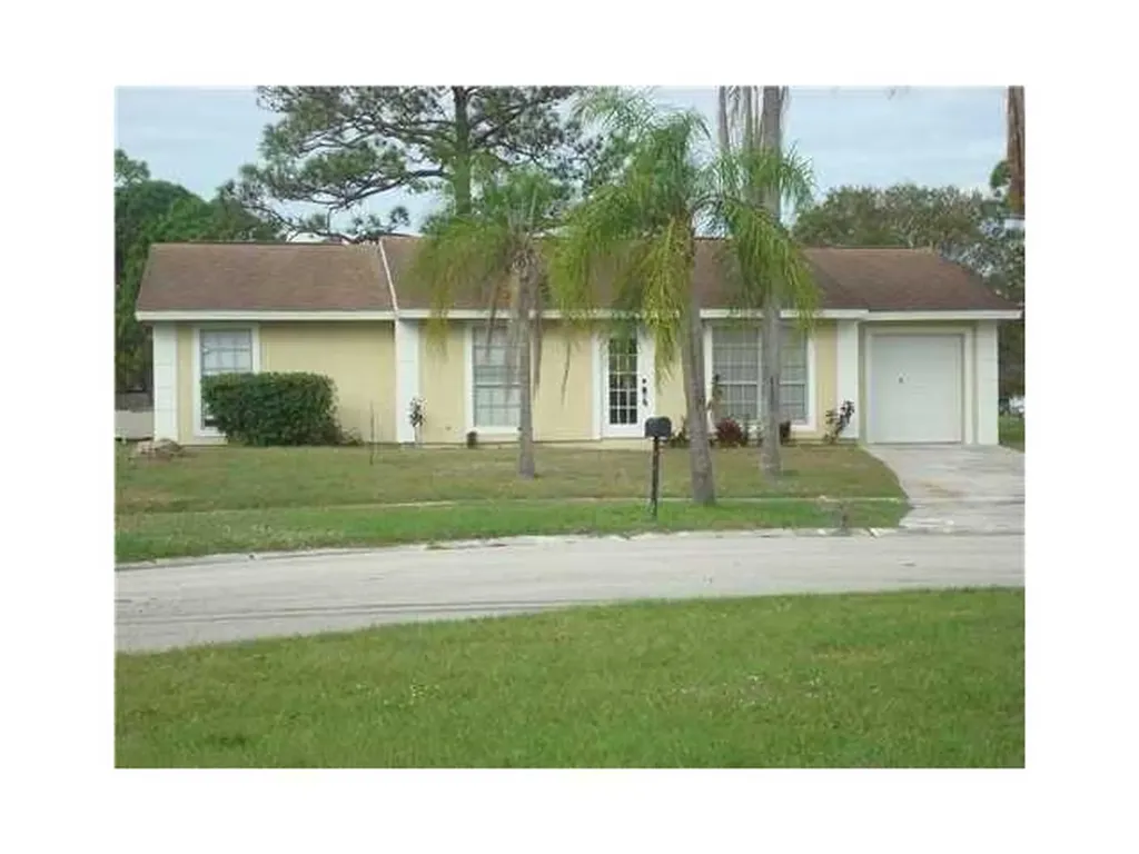 462 NE Elmore Street Port St Lucie FL 34983