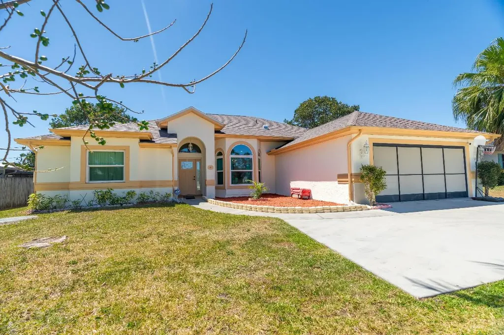 366 NE Genesee Avenue Port St Lucie FL 34983
