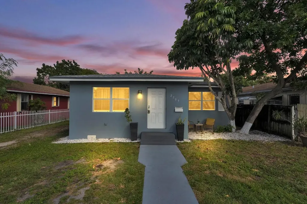2709 Dewey Street Hollywood FL 33020