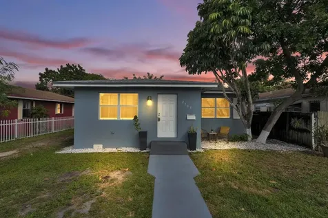 2709 Dewey Street Hollywood FL 33020