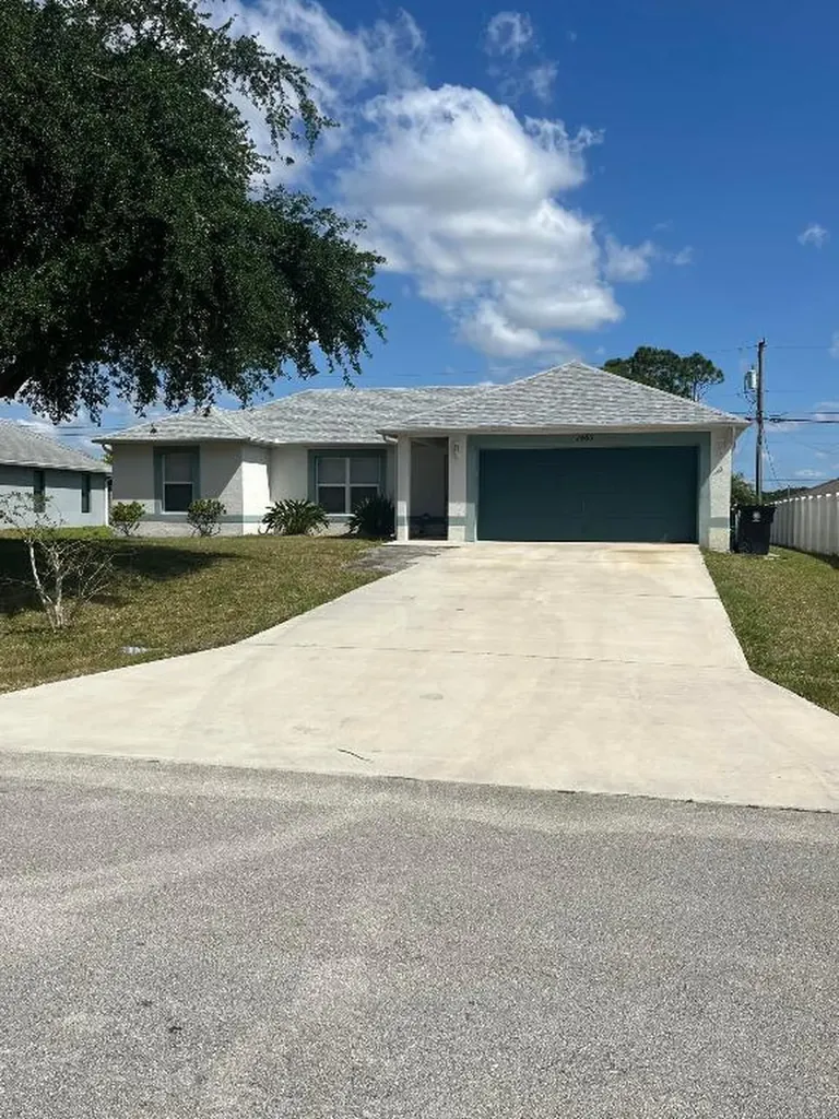 1465 SW Kamchatka Avenue Port St Lucie FL 34953