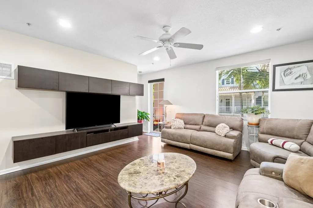 1268 Via Panzani Boynton Beach FL 33426