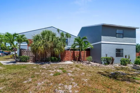 7 Crossing Circle Boynton Beach FL 33435