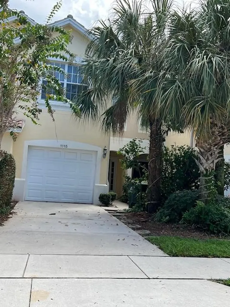 1115 Pinewood Lake Court Greenacres FL 33415
