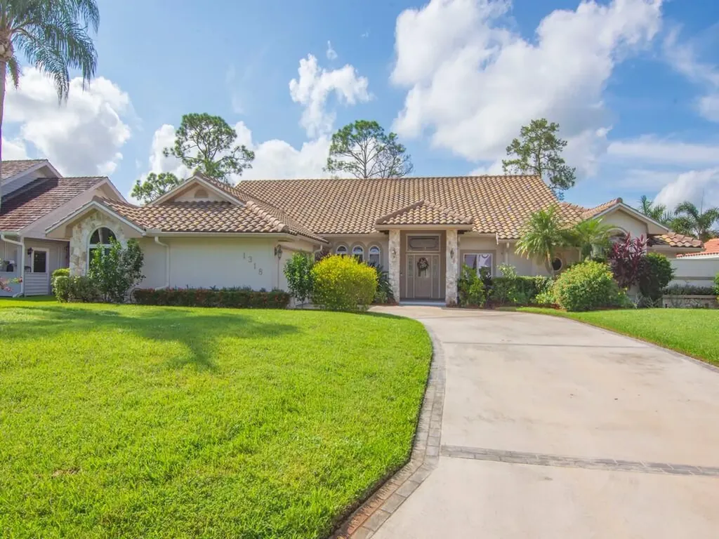 1318 SW Cottonwood Cove Port St Lucie FL 34986