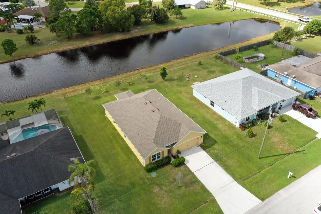 2126 SE Camden Street Port St Lucie FL 34952