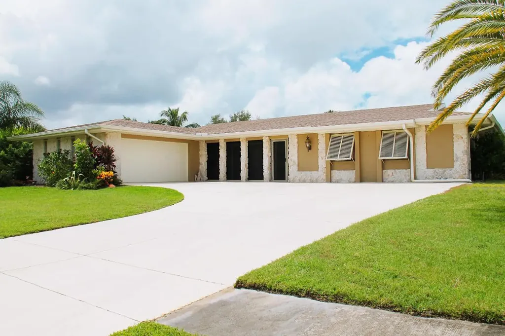 2902 SE Pine Valley Street Port St Lucie FL 34952