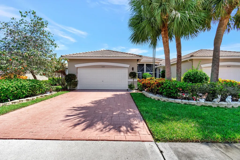 10561 Royal Caribbean Circle Boynton Beach FL 33437