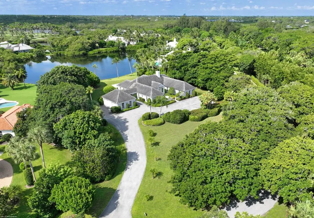 4 Bassett Creek Trail N Hobe Sound FL 33455