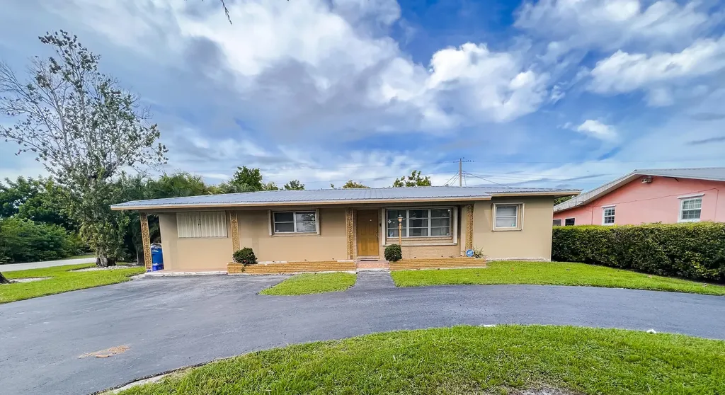 980 SE 3rd Street Belle Glade FL 33430
