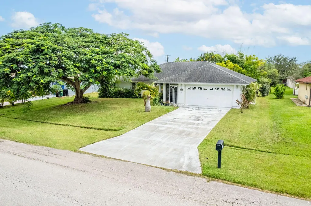 1991 SW Gemini Lane Port St Lucie FL 34984