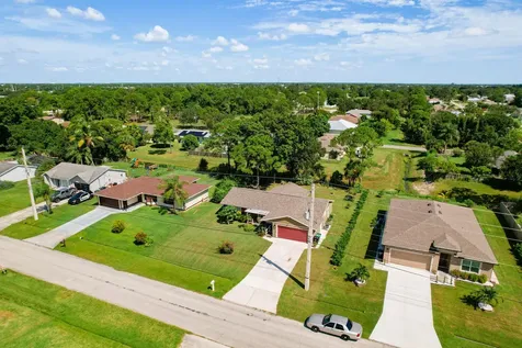 627 SW Todd Avenue Port St Lucie FL 34983