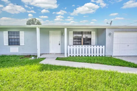 2556 SE Hallahan Street Port St Lucie FL 34952