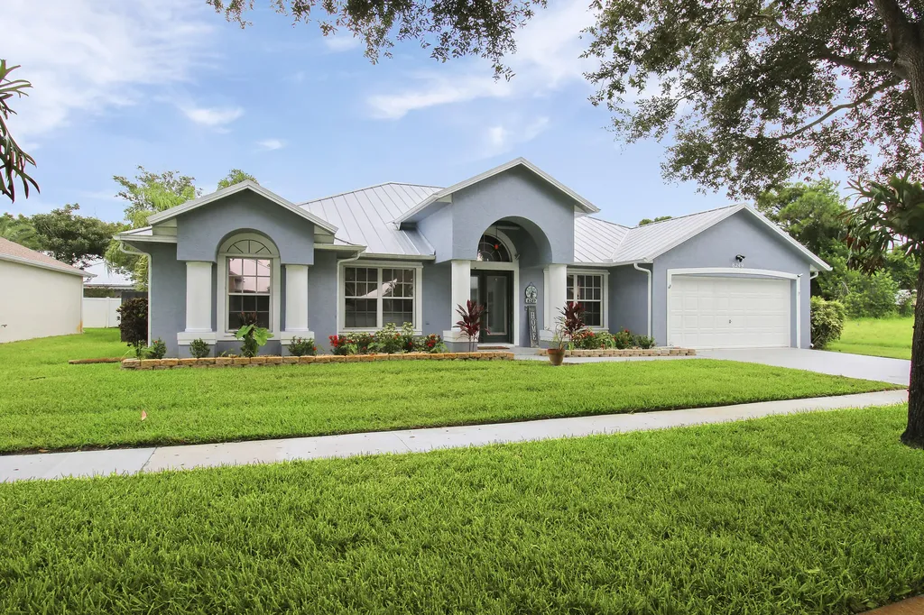 8249 Sandpine Circle Port St Lucie FL 34952