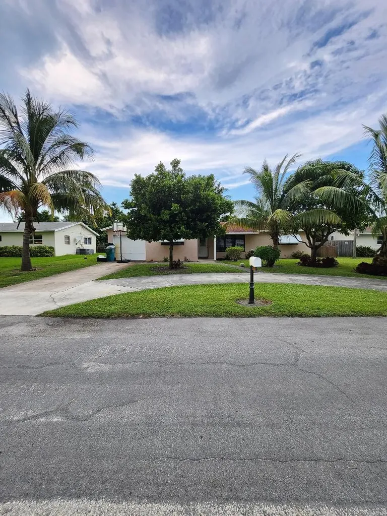 3100 SE 1st Place Boynton Beach FL 33435