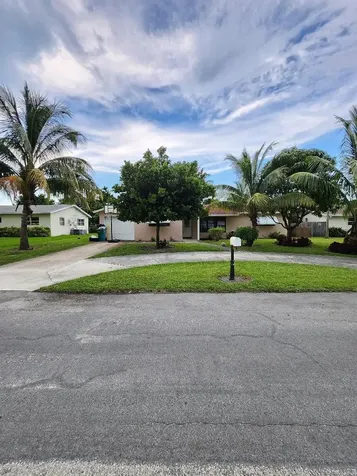 3100 SE 1st Place Boynton Beach FL 33435