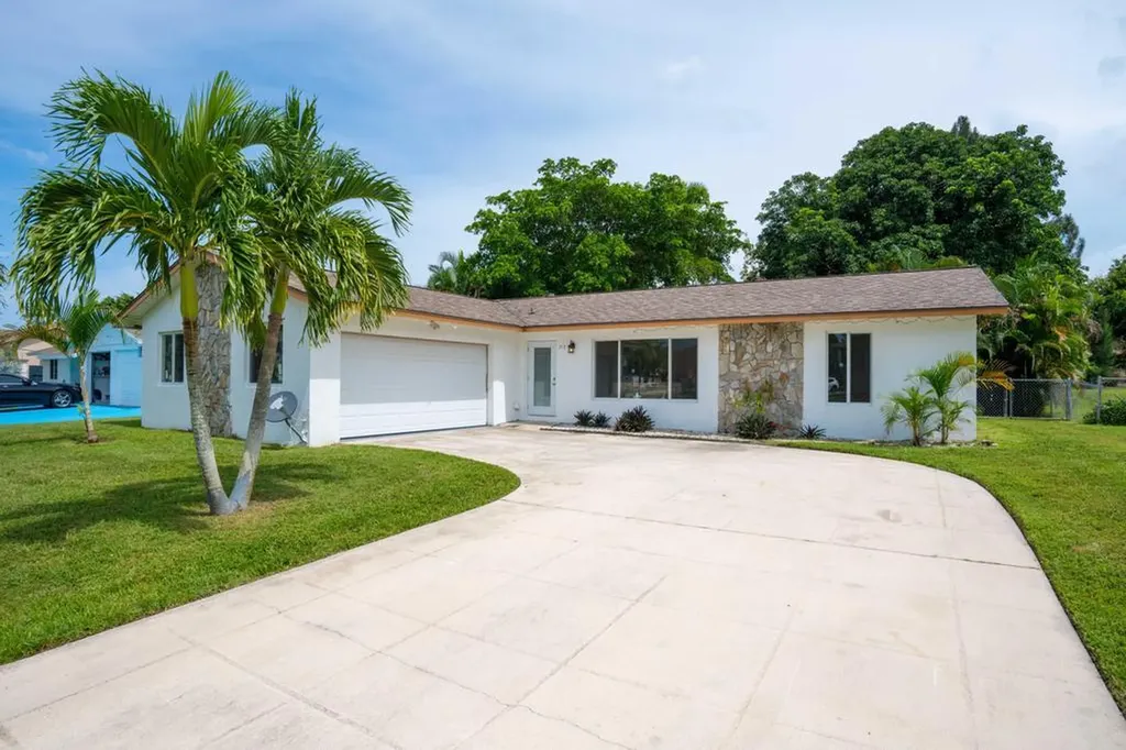 213 Bilbao Street Royal Palm Beach FL 33411