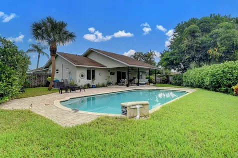 23 Las Flores Boynton Beach FL 33426