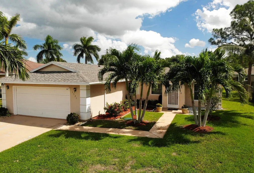 1521 SW Broadview Street Port St Lucie FL 34983