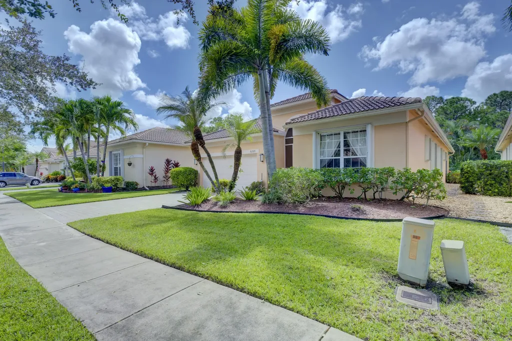 6895 SE Twin Oaks Circle Stuart FL 34997