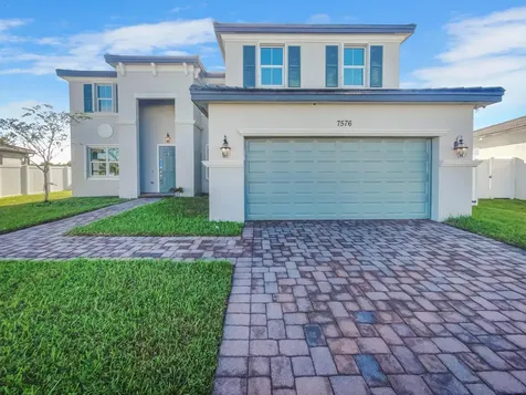 7576 NW Greenspring Street Port St Lucie FL 34987