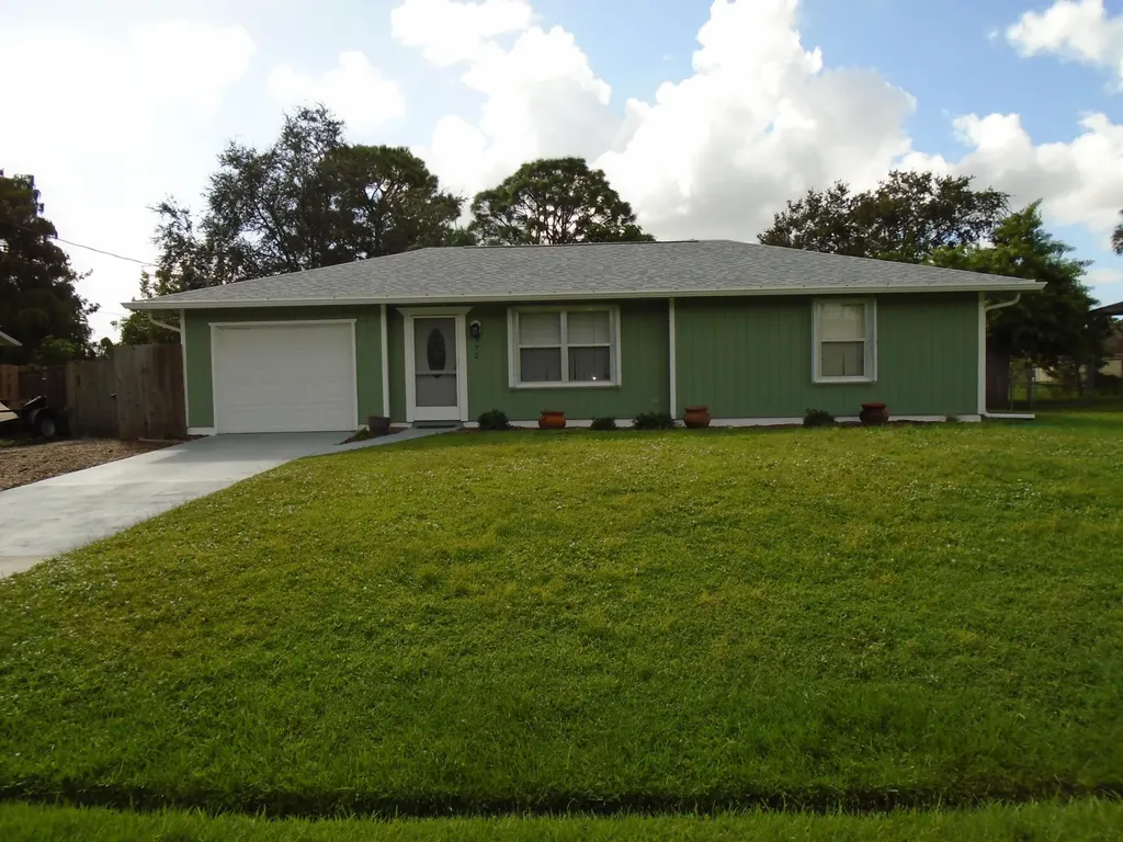372 SE Walters Terrace Port St Lucie FL 34983