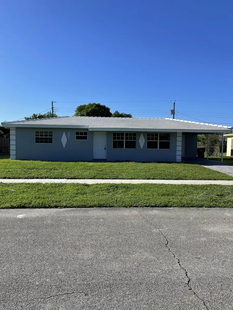 381 W 32nd Street Riviera Beach FL 33404
