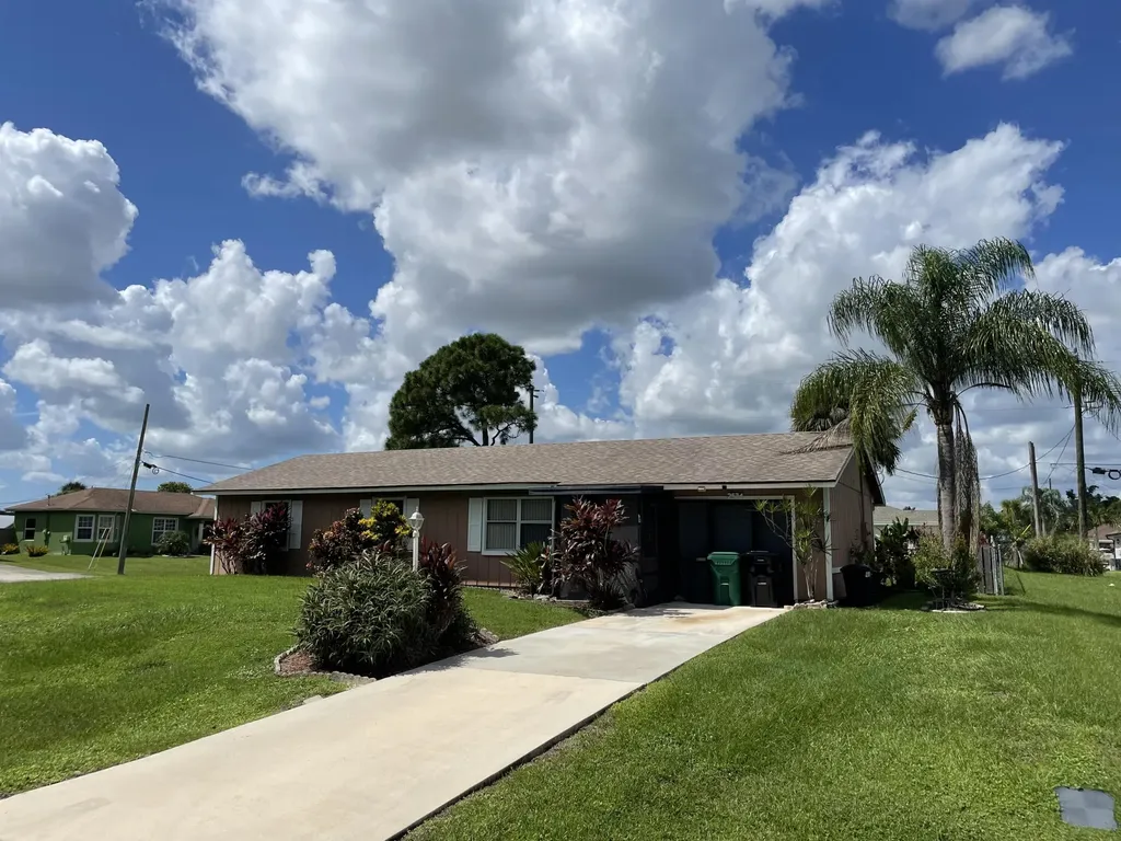 2574 SW Deckard Street Port St Lucie FL 34953