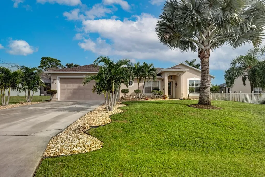 985 SE Bywood Avenue Port St Lucie FL 34983