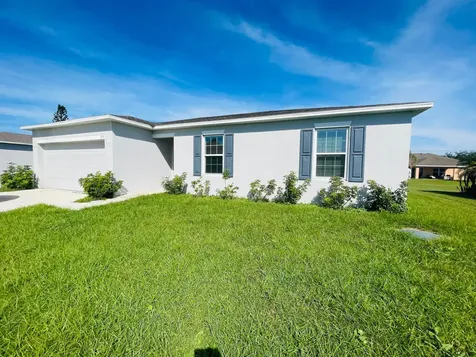 533 SW Violet Avenue Port St Lucie FL 34983