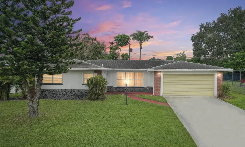 423 SE Sunnydale Lane Port St Lucie FL 34983