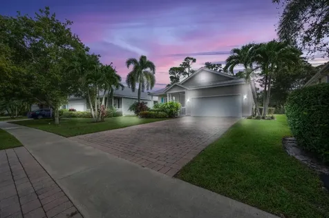 536 NE Canoe Park Circle Port St Lucie FL 34983