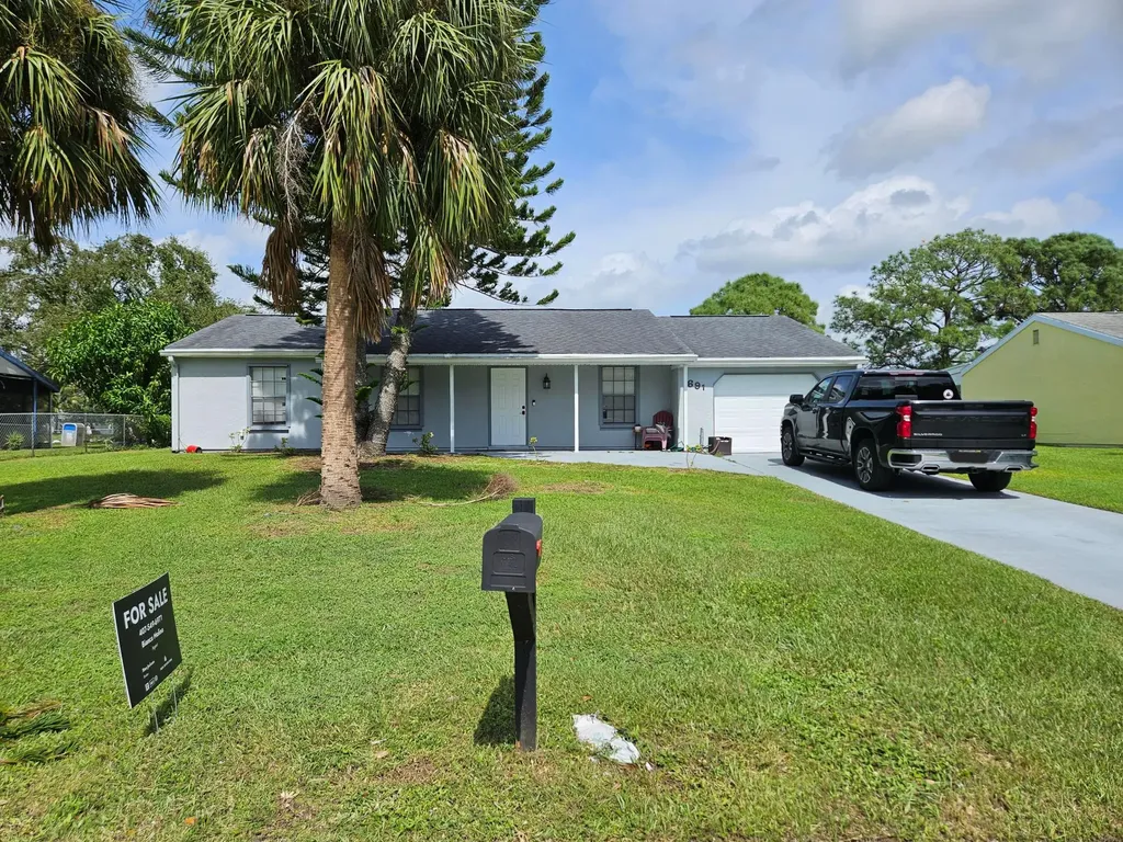 691 SW Belmont Circle Port St Lucie FL 34953
