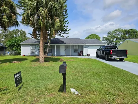 691 SW Belmont Circle Port St Lucie FL 34953