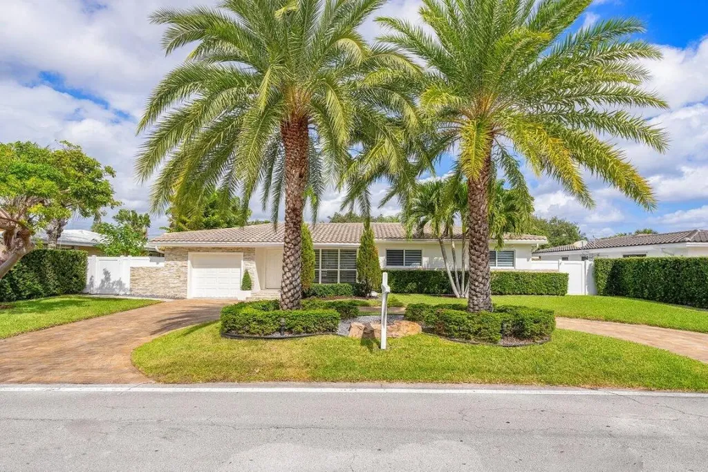 2205 NE 30th Street Lighthouse Point FL 33064