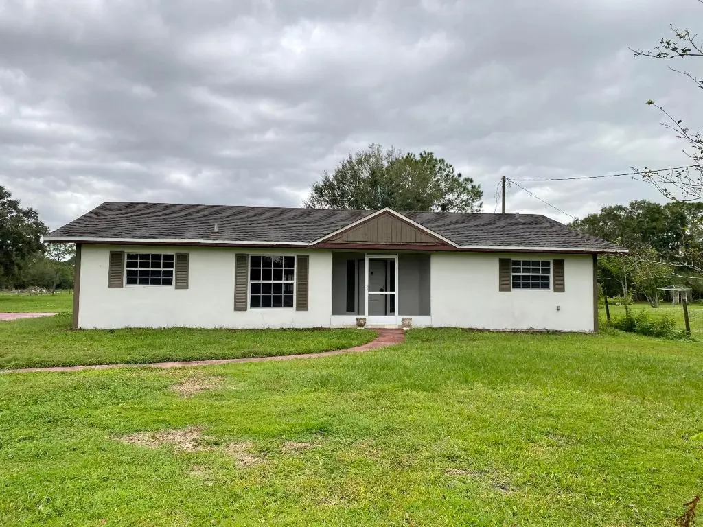 146 NE 102nd Street Okeechobee FL 34972
