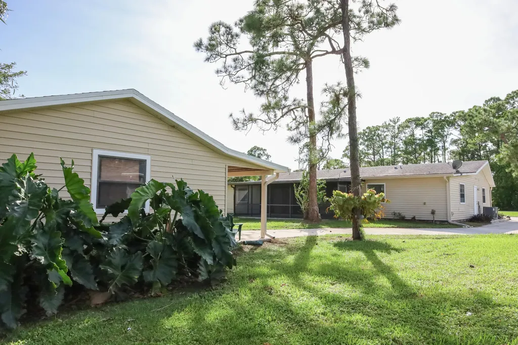 8868 SE Sharon Street Hobe Sound FL 33455
