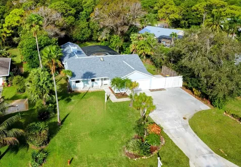 550 NE Town Terrace Jensen Beach FL 34957
