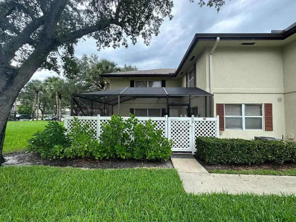 17 Bedford Court Royal Palm Beach FL 33411