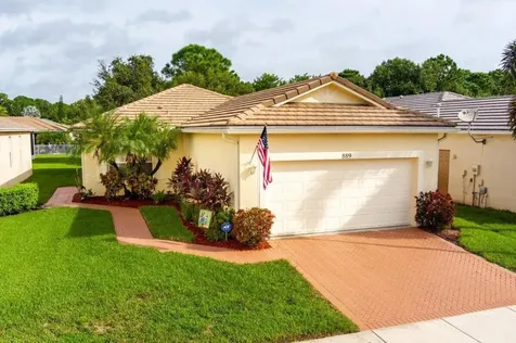 889 SW Rocky Bayou Terrace Port St Lucie FL 34986