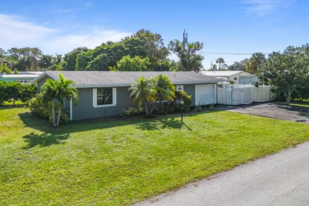 3197 NE Lake Avenue Jensen Beach FL 34957
