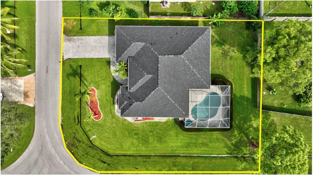 1098 SW Mantilla Avenue Port St Lucie FL 34953
