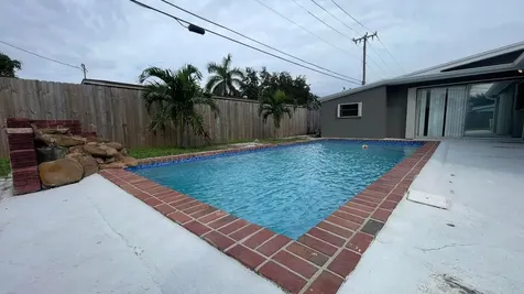 6770 Roosevelt Street Hollywood FL 33024