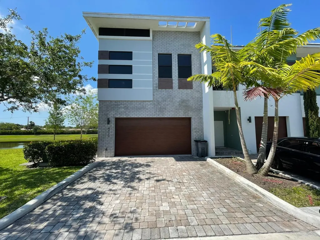 4420 NW 8th Court Plantation FL 33317