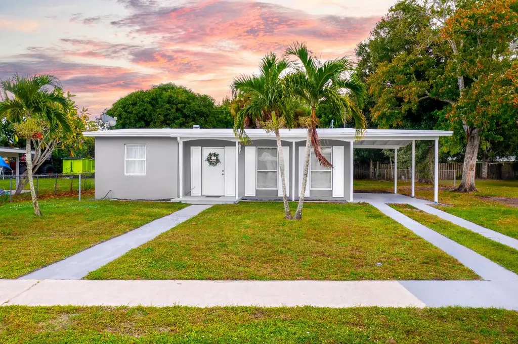 110 SE El Sito Court Port St Lucie FL 34983