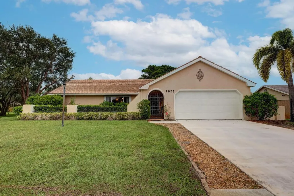 1825 SE Carlin Avenue Port St Lucie FL 34952