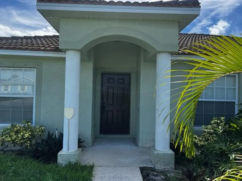 1150 SW Hamrock Avenue Port St Lucie FL 34953